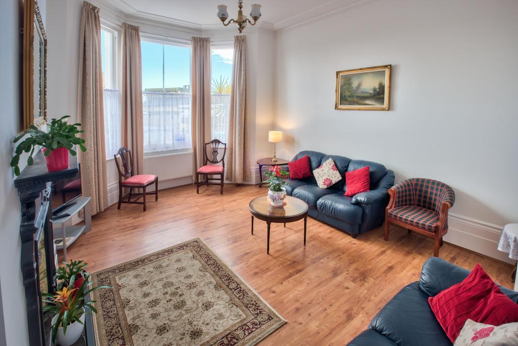 Lyndhurst House Гостевой дом 4*